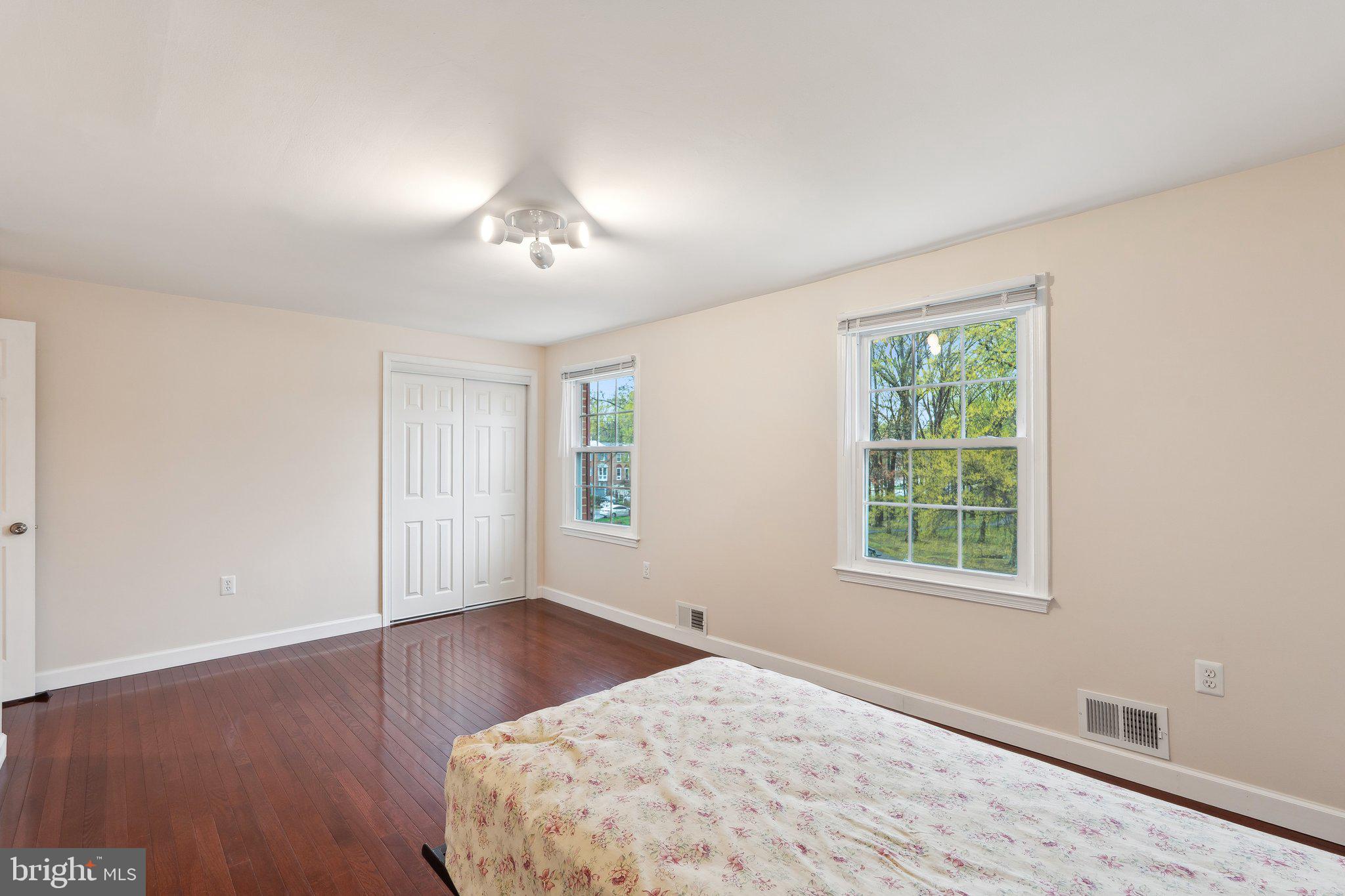 PINEWOOD LAKE - Residential Lease