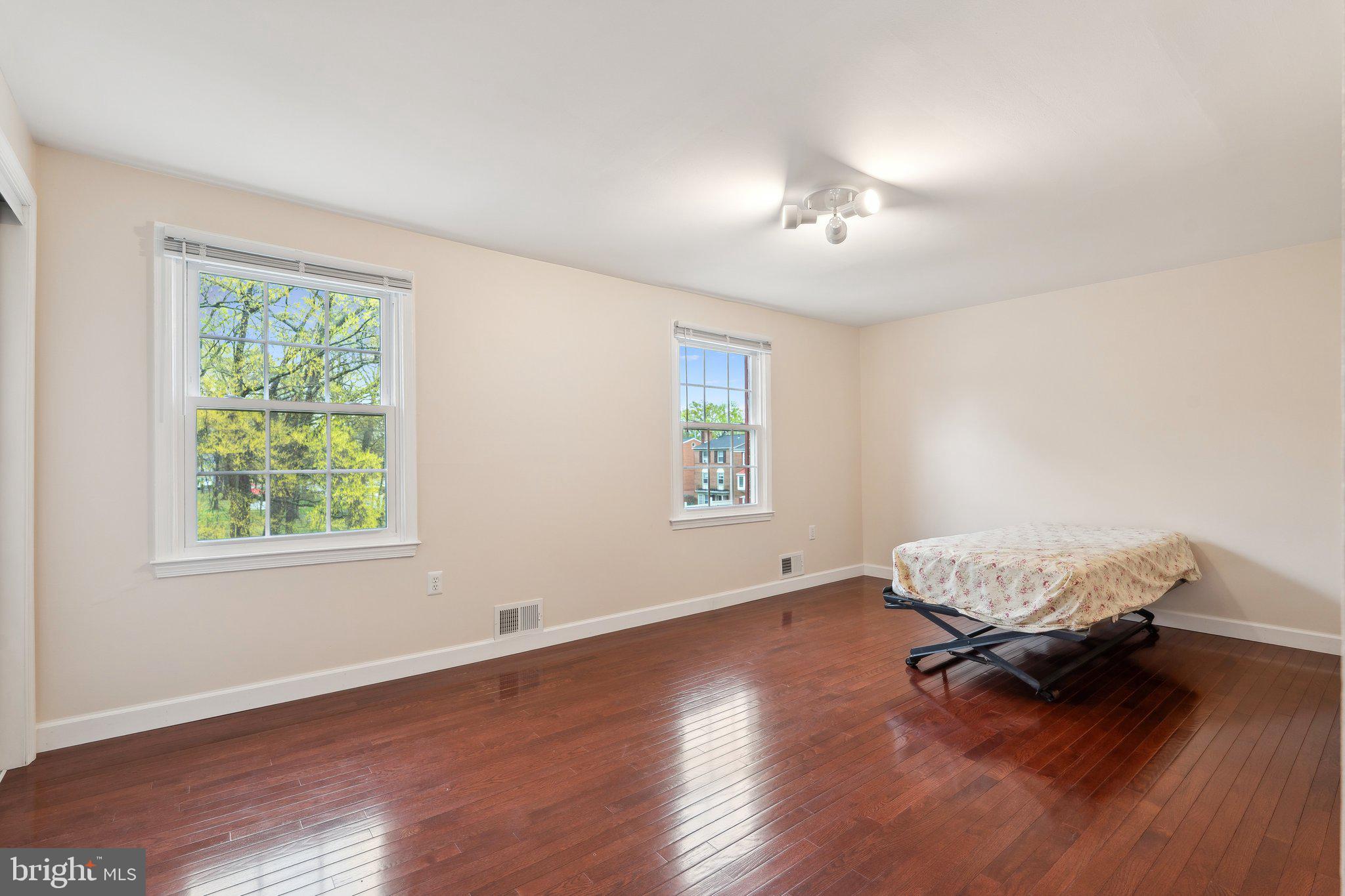 PINEWOOD LAKE - Residential Lease