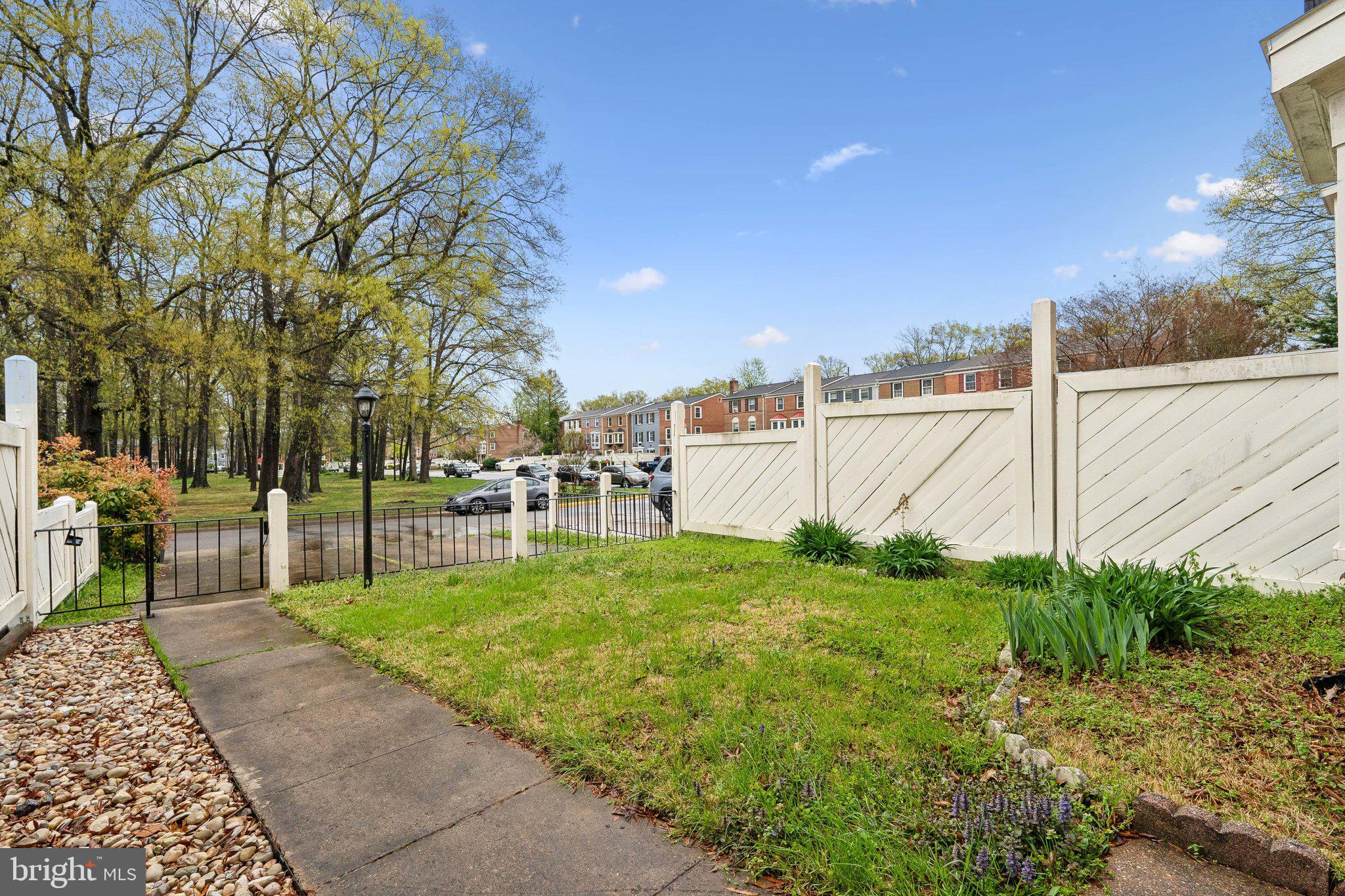 PINEWOOD LAKE - Residential Lease