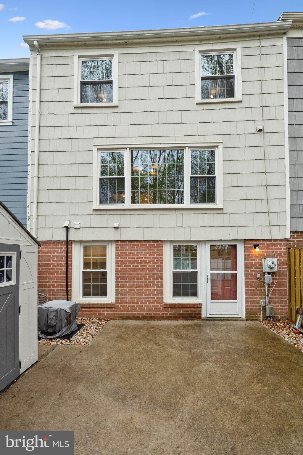 PINEWOOD LAKE - Residential Lease