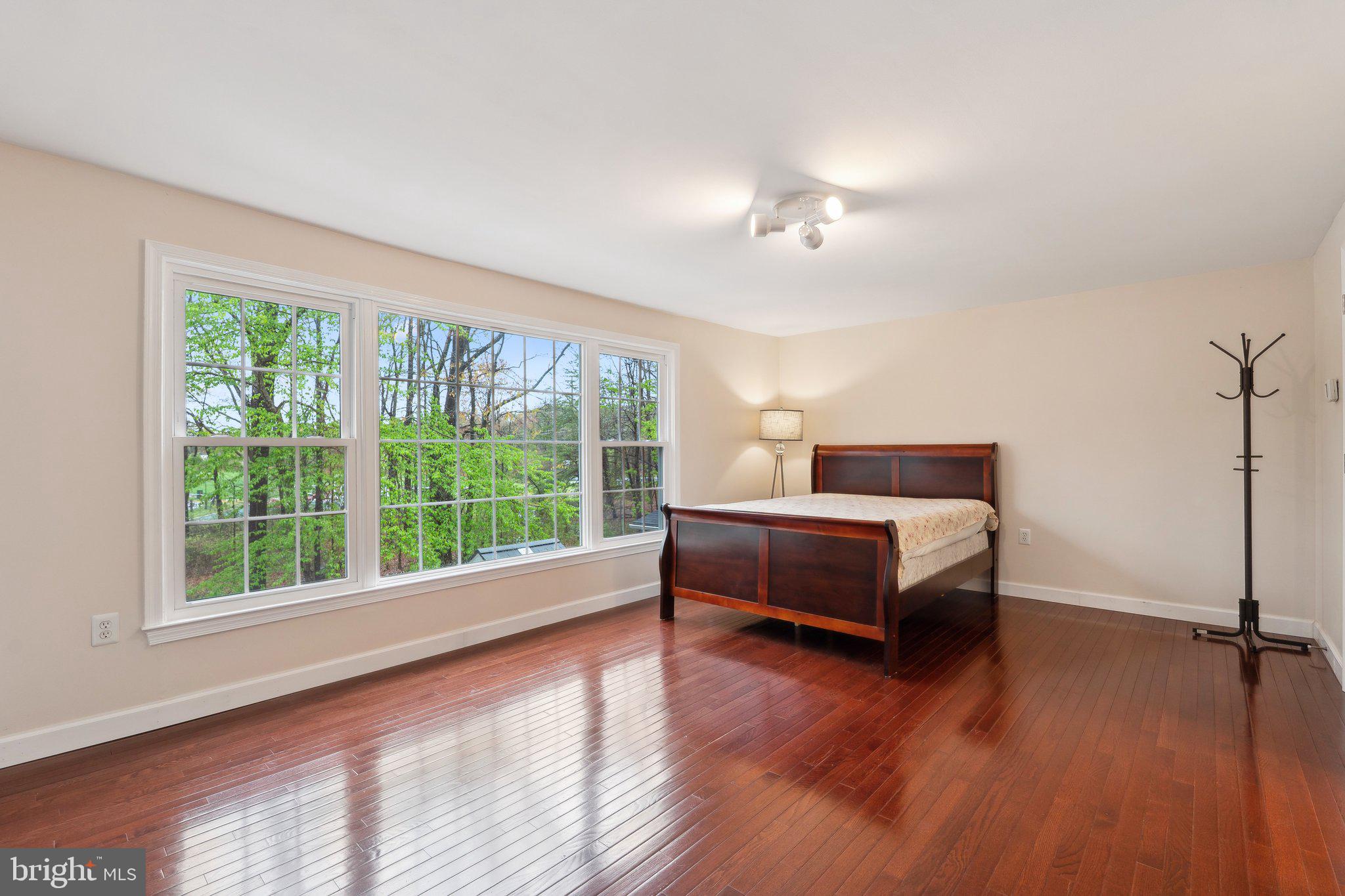 PINEWOOD LAKE - Residential Lease