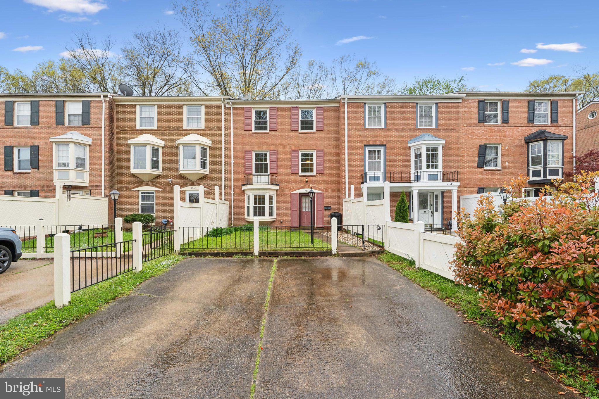 PINEWOOD LAKE - Residential Lease