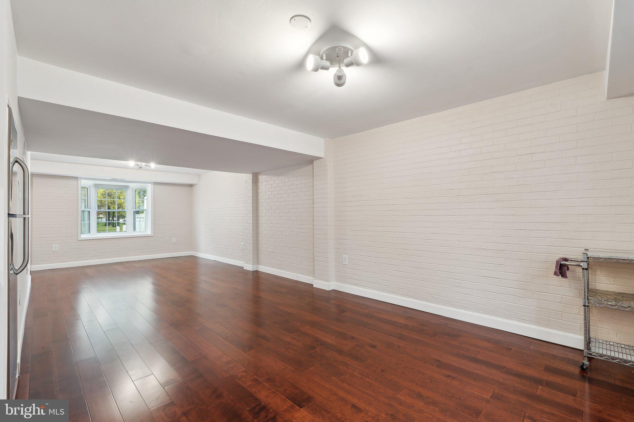 PINEWOOD LAKE - Residential Lease