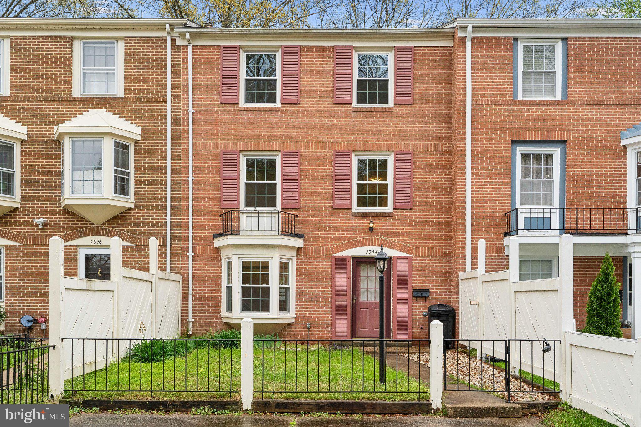 PINEWOOD LAKE - Residential Lease