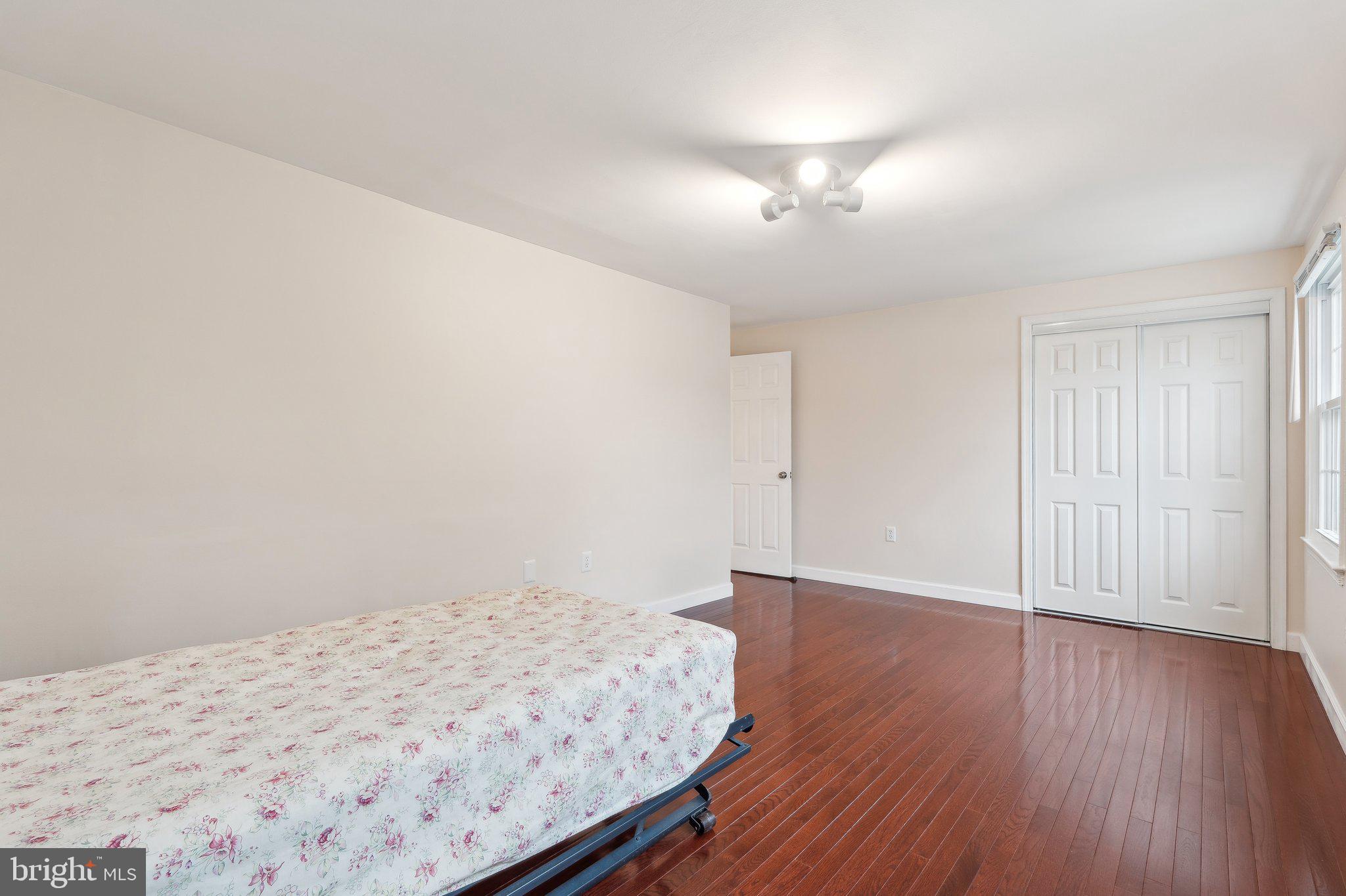 PINEWOOD LAKE - Residential Lease