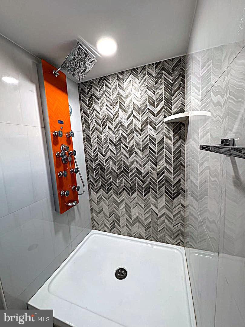 ROXBOROUGH - Residential