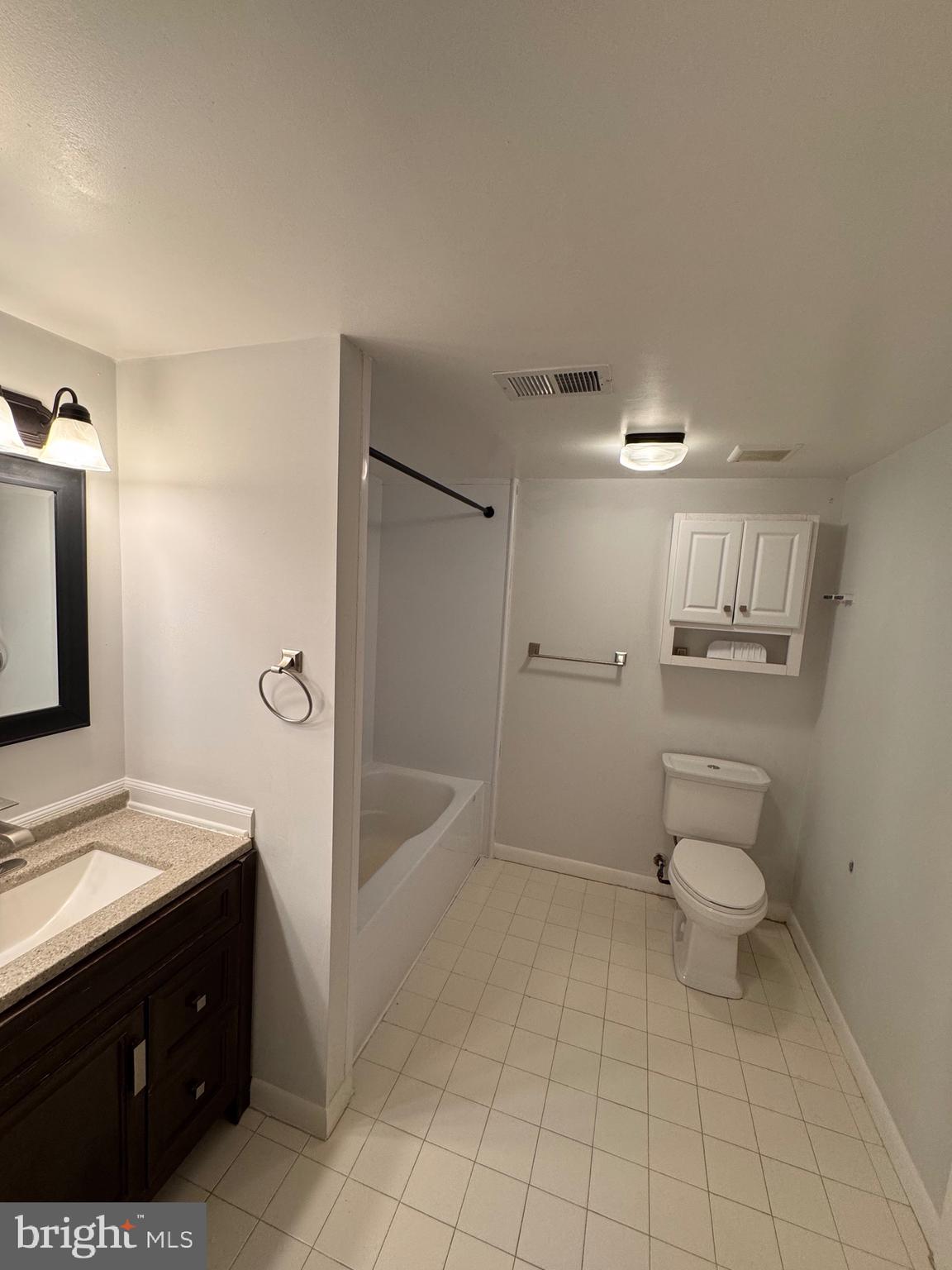 LODGE AT MCDONGH - Residential Lease