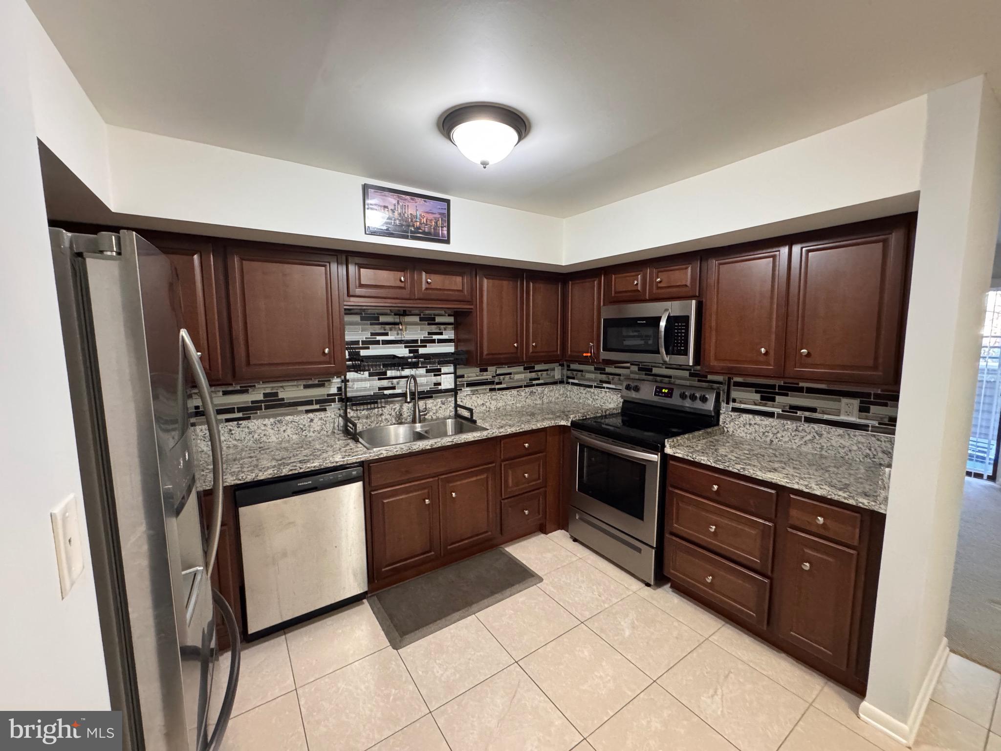 LODGE AT MCDONGH - Residential Lease