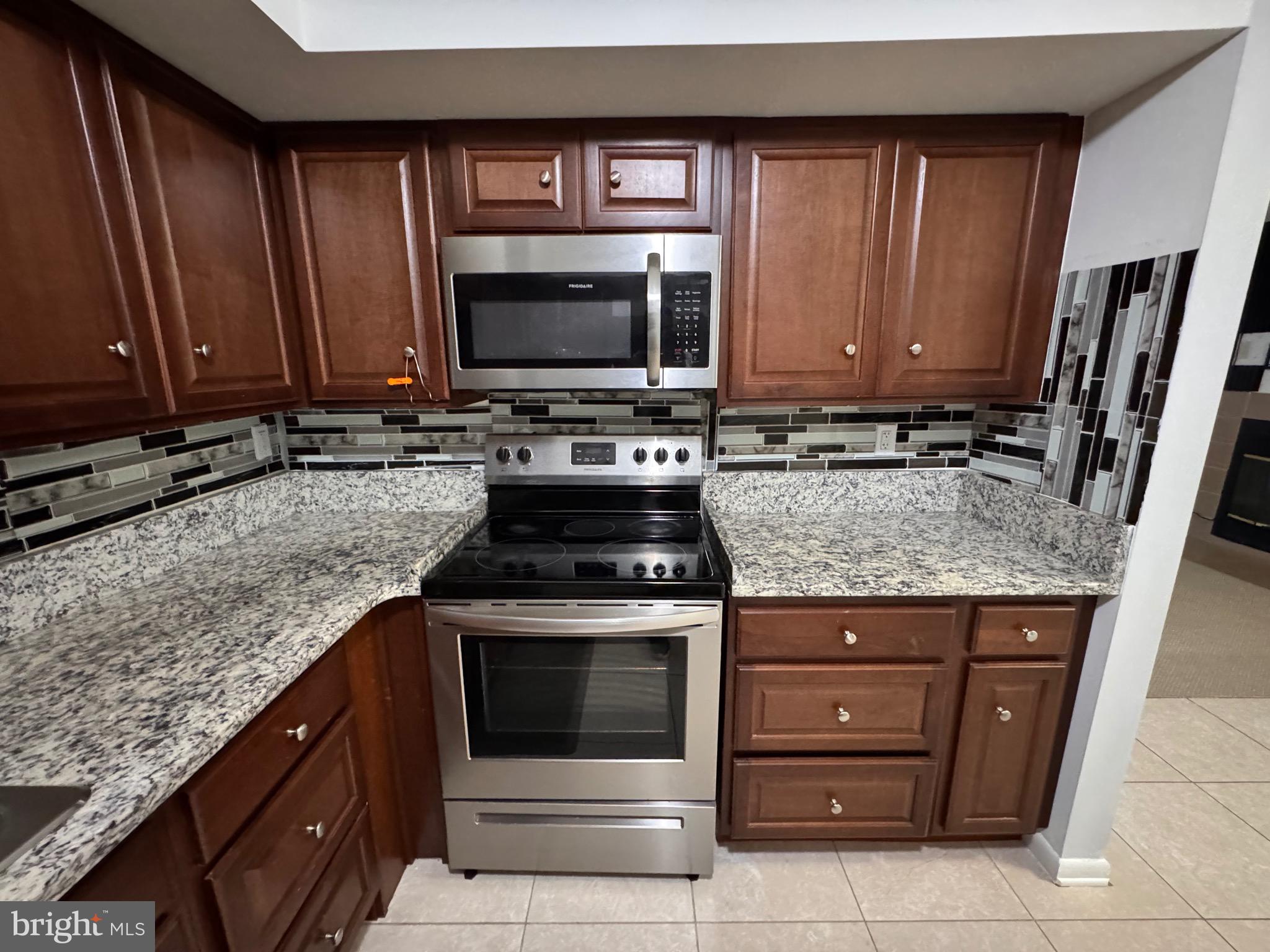 LODGE AT MCDONGH - Residential Lease