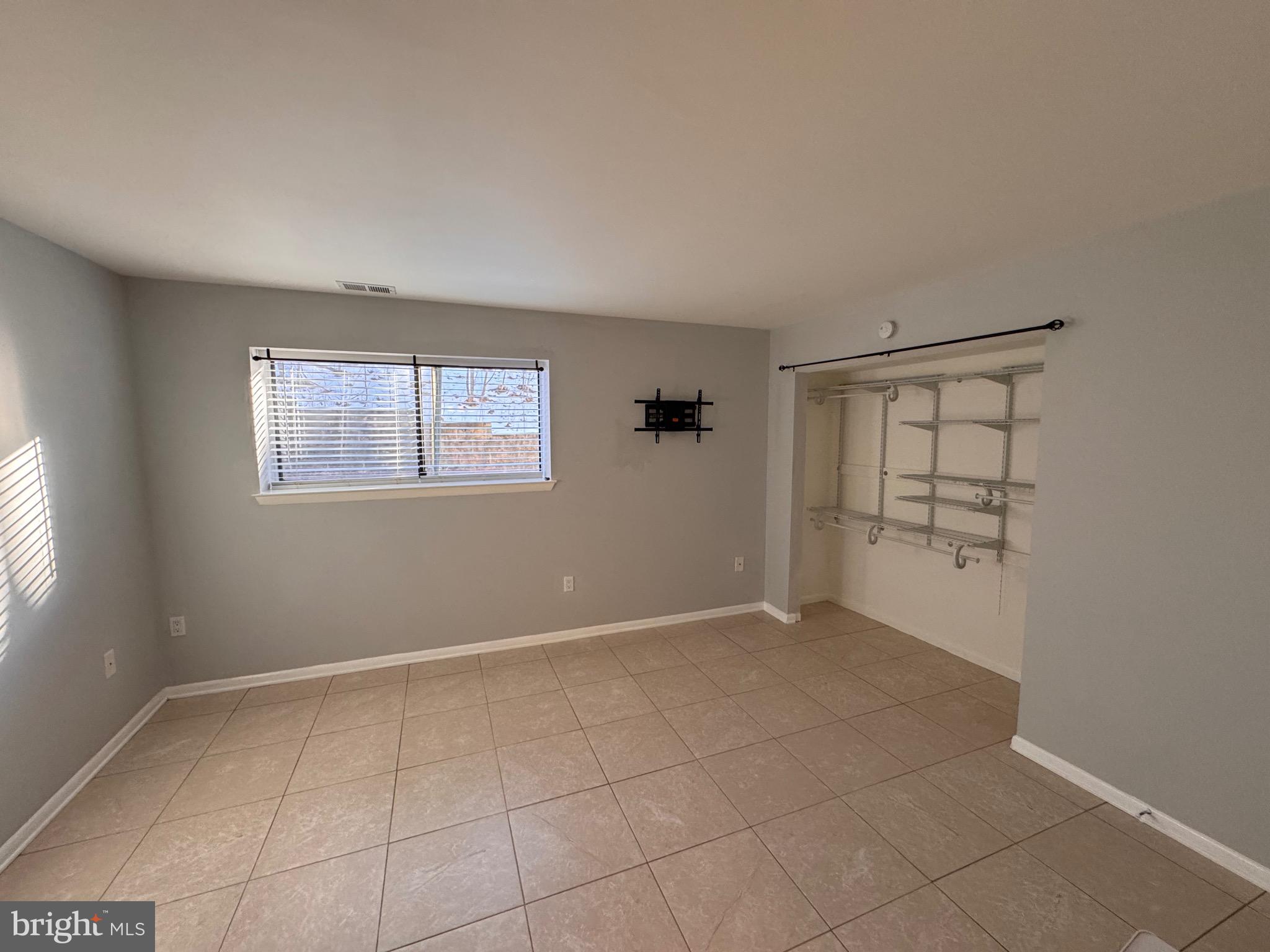 LODGE AT MCDONGH - Residential Lease