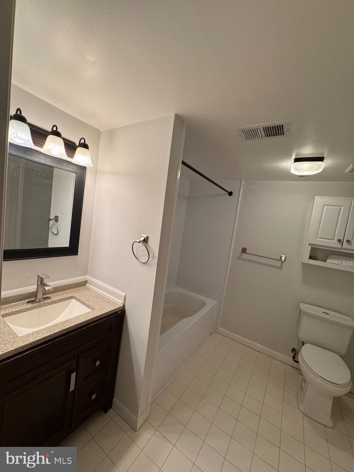 LODGE AT MCDONGH - Residential Lease