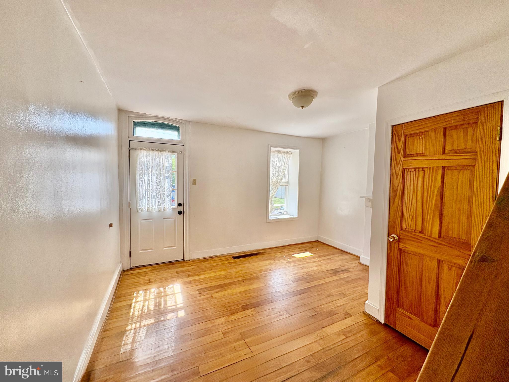 Available now! Don't miss your chance to live in a home that's close to everything, Norristown has to offer.
Townhouse 2 bedrooms with great natural light. Additional room can be used as bedroom or private workspace. 1 Full bathroom on second level. Powder room on main level. Bright living area and functional layout.
Owner pays for trash. Renter is responsible for all utilities (gas, electric, sewer, water)
First & Last month rent due at signing. No pets allowed.
Security Deposit: 2,000
Additional amenities:
Laundromat is down the street (walking distance)
Grocery store - walking distance
Montgomery County offices down the street
CHOP Children's Hospital close by
Quick access to public transportation, local restaurants and schools.
Interior amenities
Laundry: No laundry facilities
Heating: Forced air
Appliances: Microwave, oven, refrigerator
Flooring: Hardwood
Financial expectations
Income-to-rent ratio: 2.25x (negotiable)
Credit score: (negotiable)
Located in a convenient part of Norristown, this rental offers both comfort and easy access to everything you need.