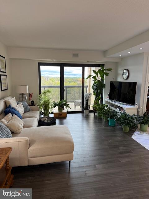 WATERGATE AT LANDMARK - Residential