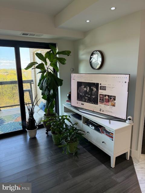 WATERGATE AT LANDMARK - Residential