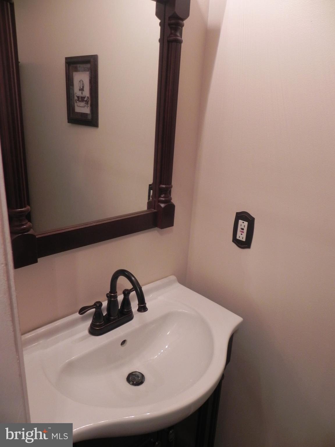 KINGSBRIDGE COURT - Residential Lease