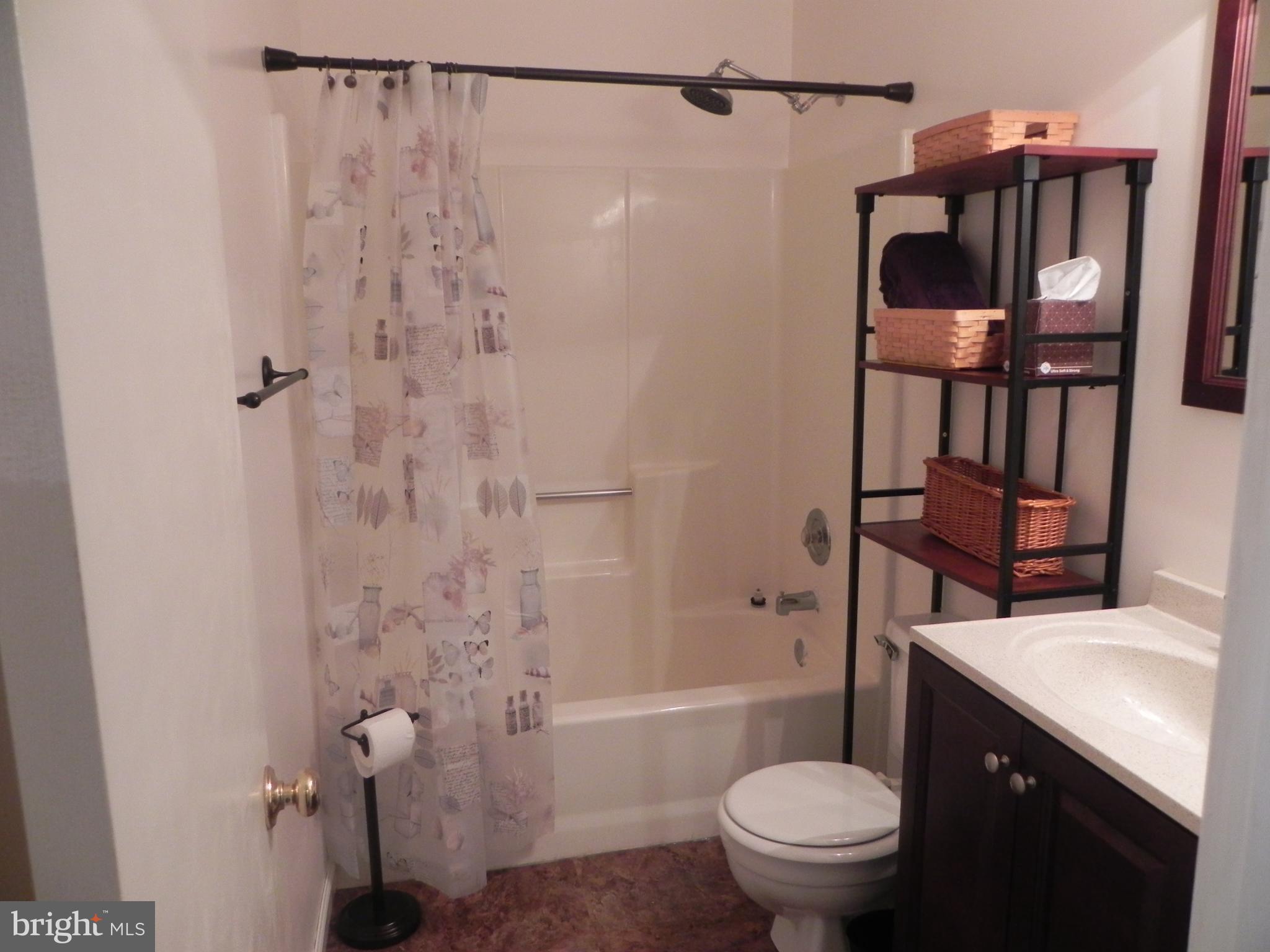 KINGSBRIDGE COURT - Residential Lease