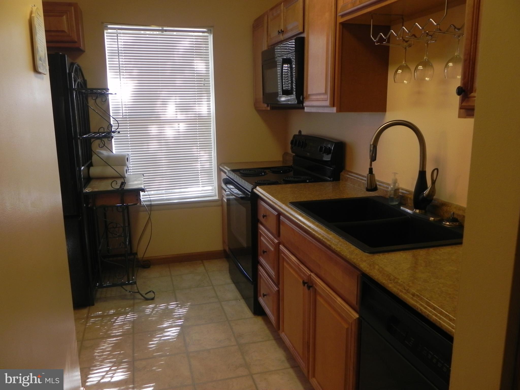 KINGSBRIDGE COURT - Residential Lease