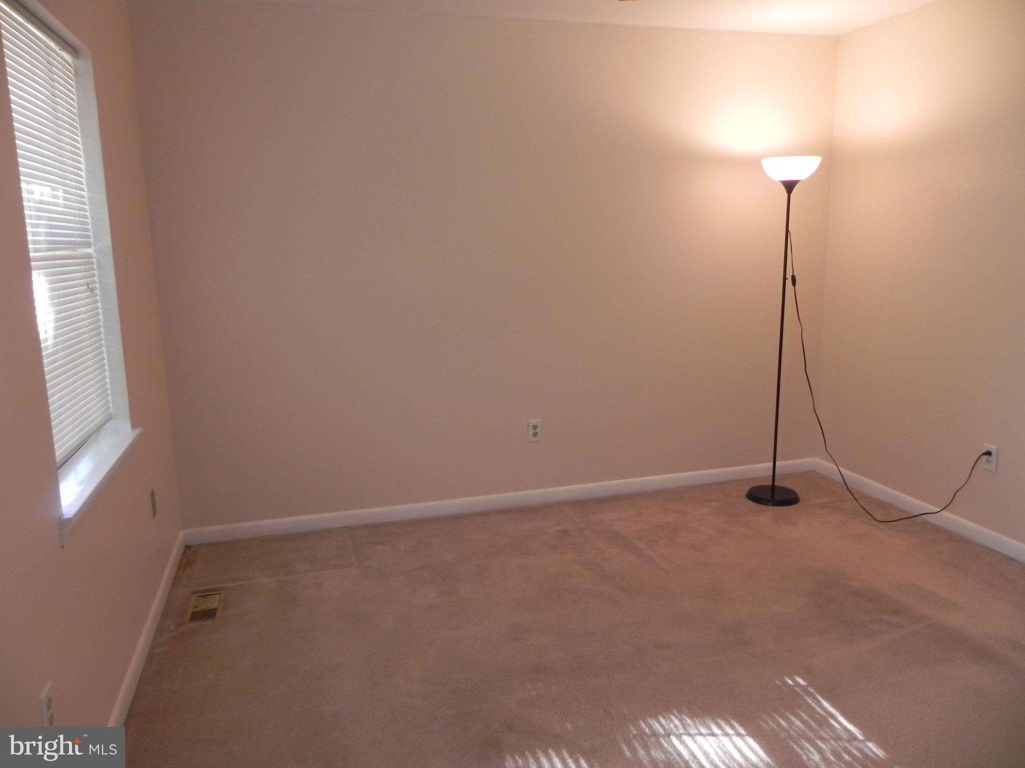 KINGSBRIDGE COURT - Residential Lease