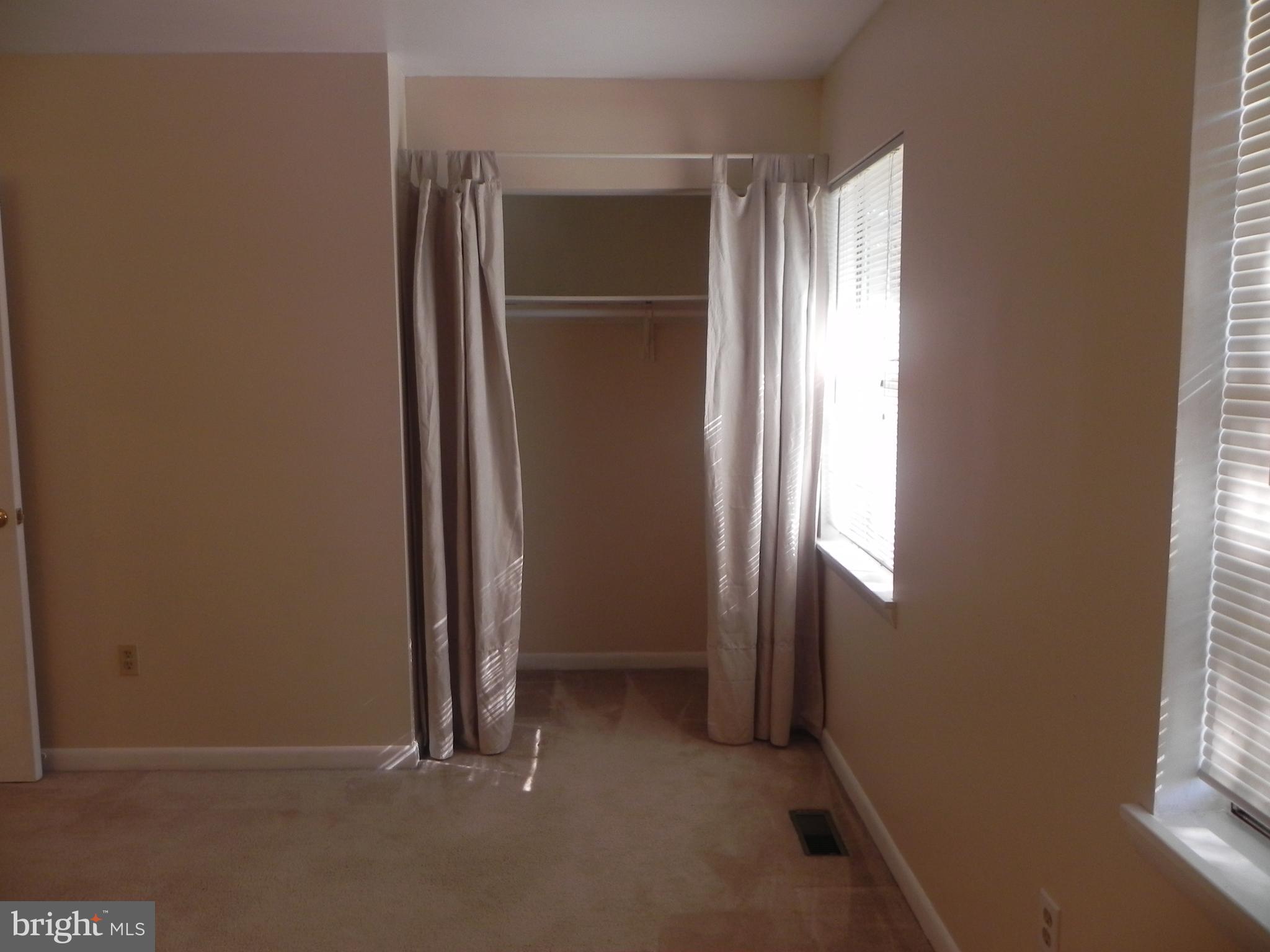 KINGSBRIDGE COURT - Residential Lease