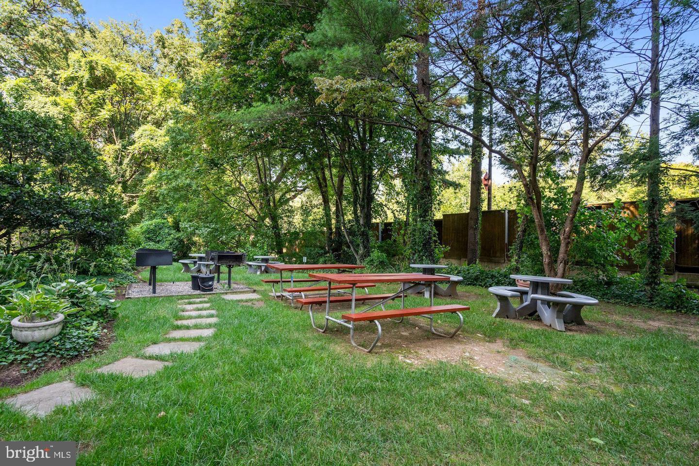 CIRCLE - Residential Lease