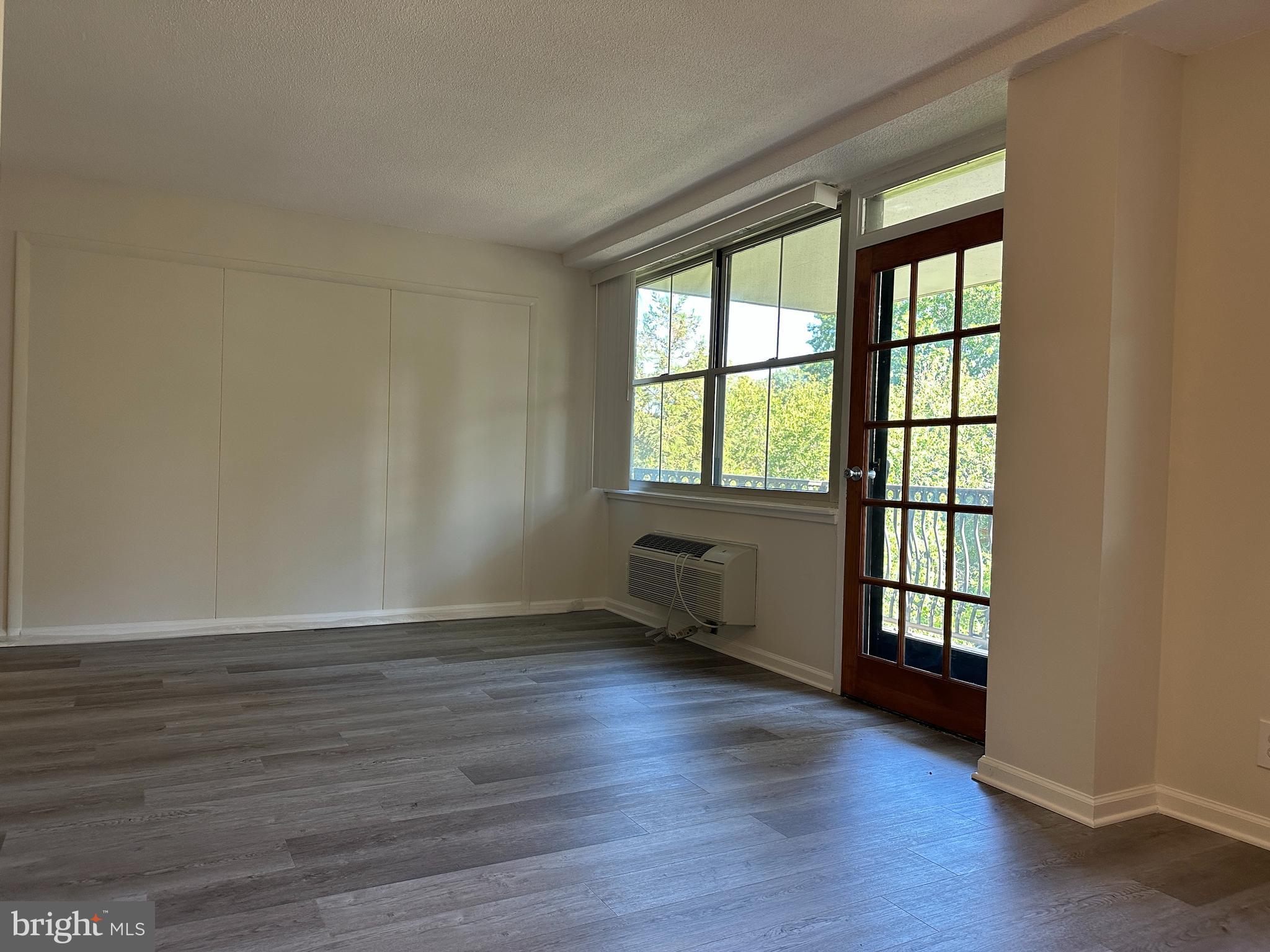 CIRCLE - Residential Lease