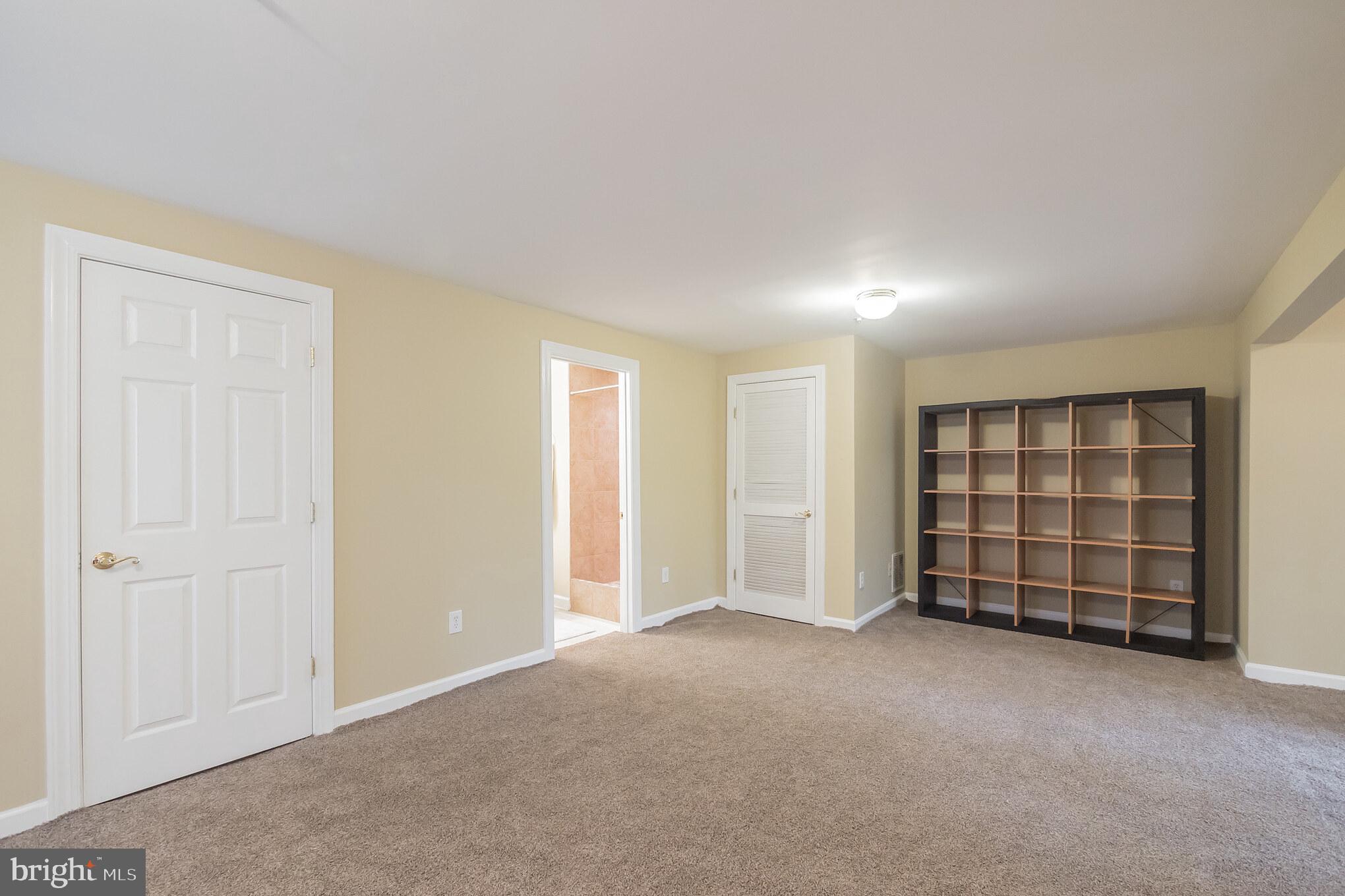 WILLOWS OF POTOMAC - Residential