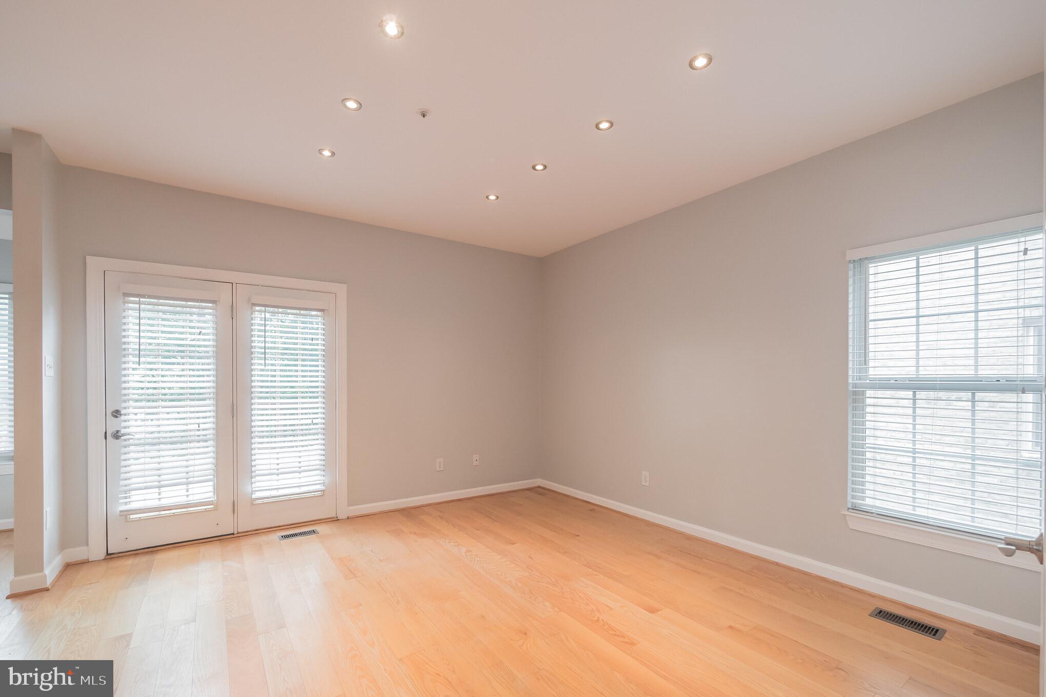 WILLOWS OF POTOMAC - Residential