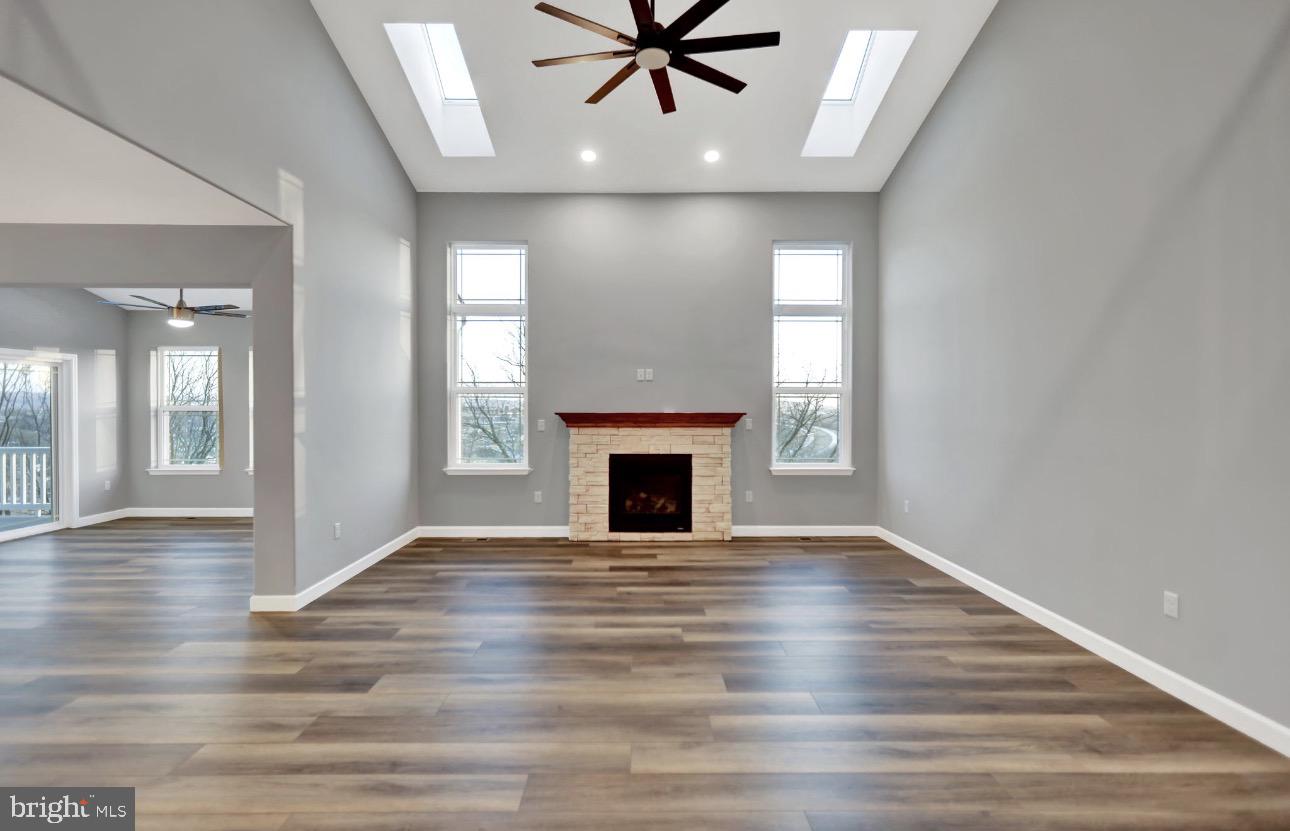 HILL TOP ESTATES - Residential