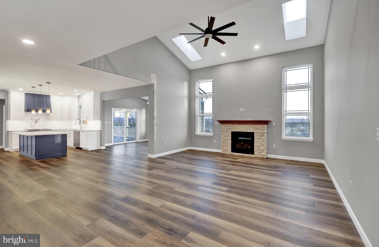 HILL TOP ESTATES - Residential