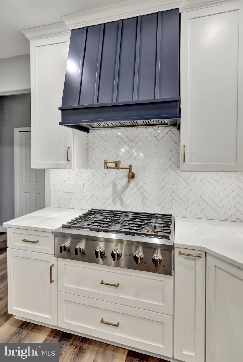 HILL TOP ESTATES - Residential