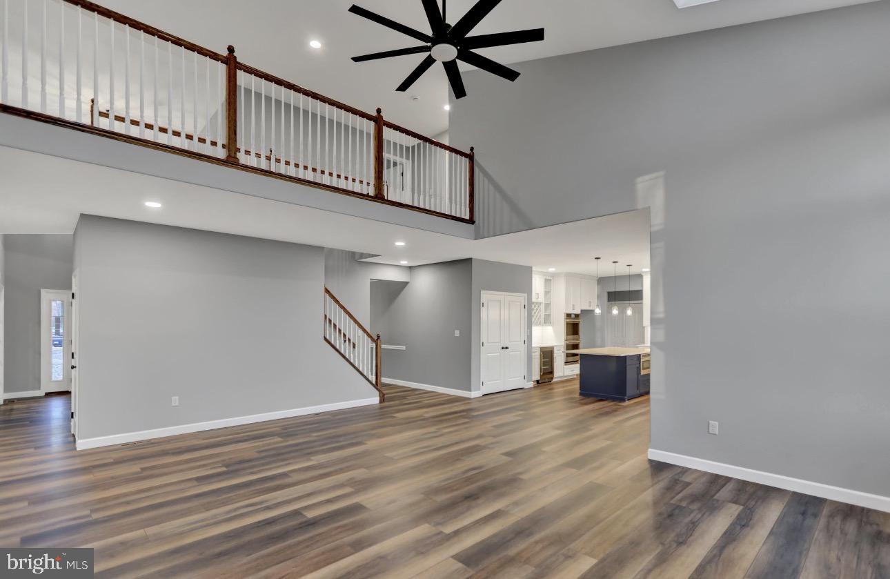 HILL TOP ESTATES - Residential