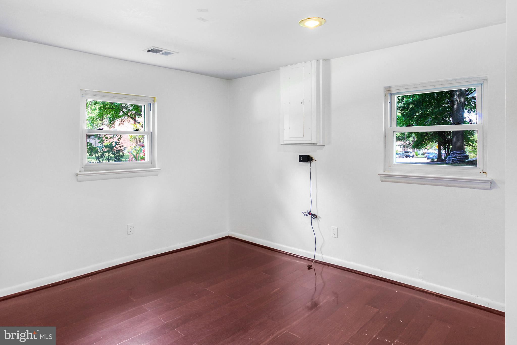 FAIRFAX TOWNE ESTATES - Residential