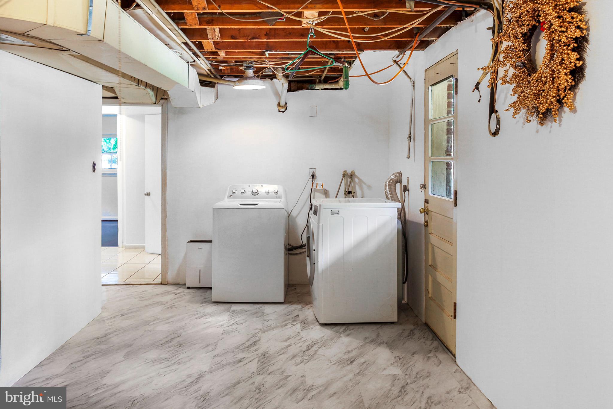 FAIRFAX TOWNE ESTATES - Residential