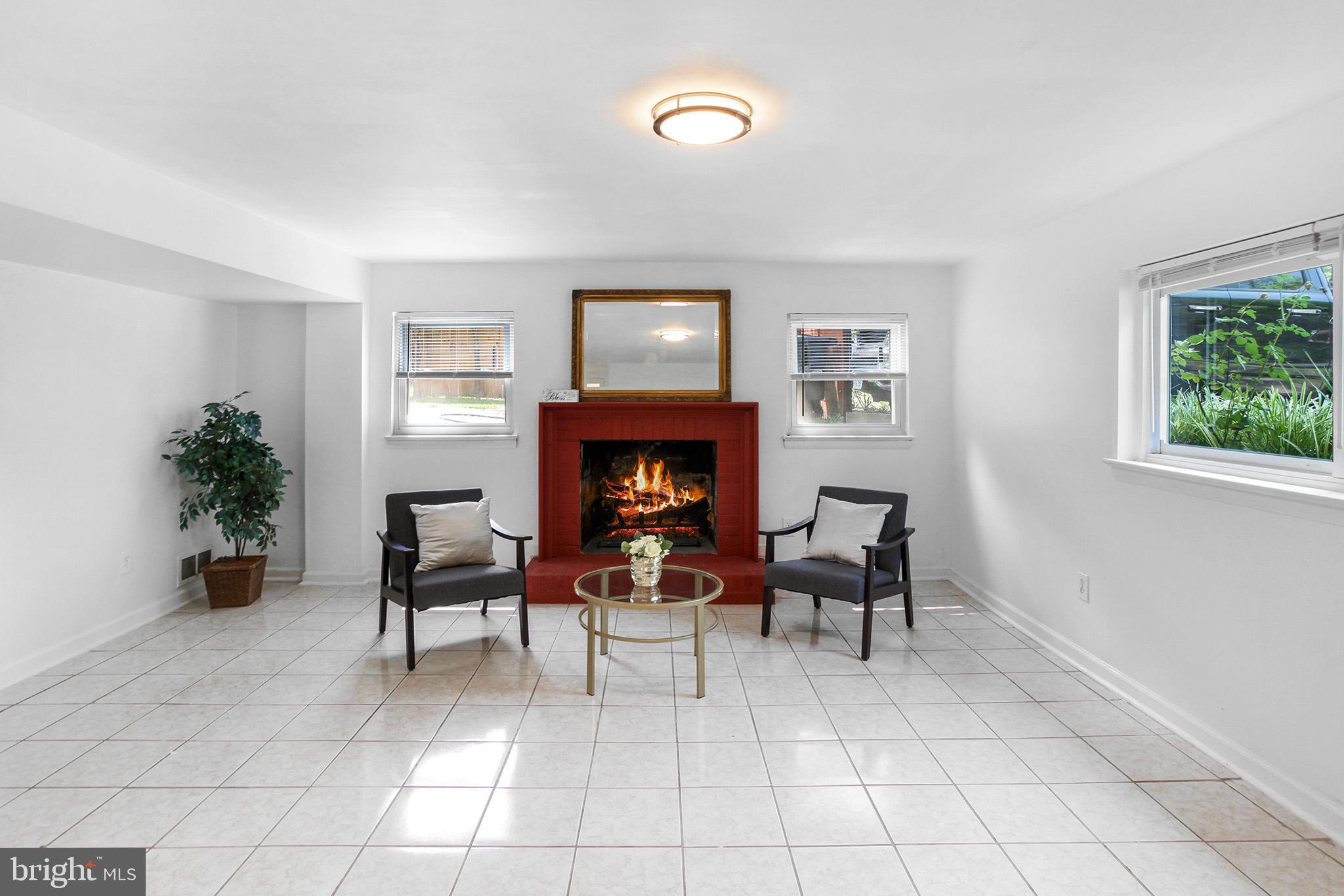 FAIRFAX TOWNE ESTATES - Residential