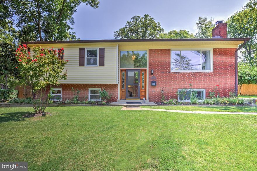 OPEN HOUSE 8/24/24 11:30 AM-3:30PM PRIME LOCATION! This well-maintained split foyer is situated in the heart of Fairfax City. Quick access to mayor highways including I-66, Route 50, Route 29, insuring an easy commute to Washington DC and surrounding areas. Close to George Mason University, metrobus and the Vienna/Fairfax GMU Metro Station. Just minutes from Fair Oaks Mall, Burke Lake Park, Wegmans, Fairfax Swimming Pool, Oakmont Rec Center and Dulles Airport, and so much more!
Plenty of natural light and freshly paint throughout the house. The main level features 3 spacious bedrooms, 2 upgraded full baths, beautiful hardwood flooring and the kitchen equipped with new stainless-steel appliances. The lower-level of the home has a large rec room with a wood-burning fireplace. Also, on this level you will find a 4th bedroom, a 3rd full bath, a den to use as a home office or guest room. This is one of the best locations to live in Northern Virginia. Come and see it!