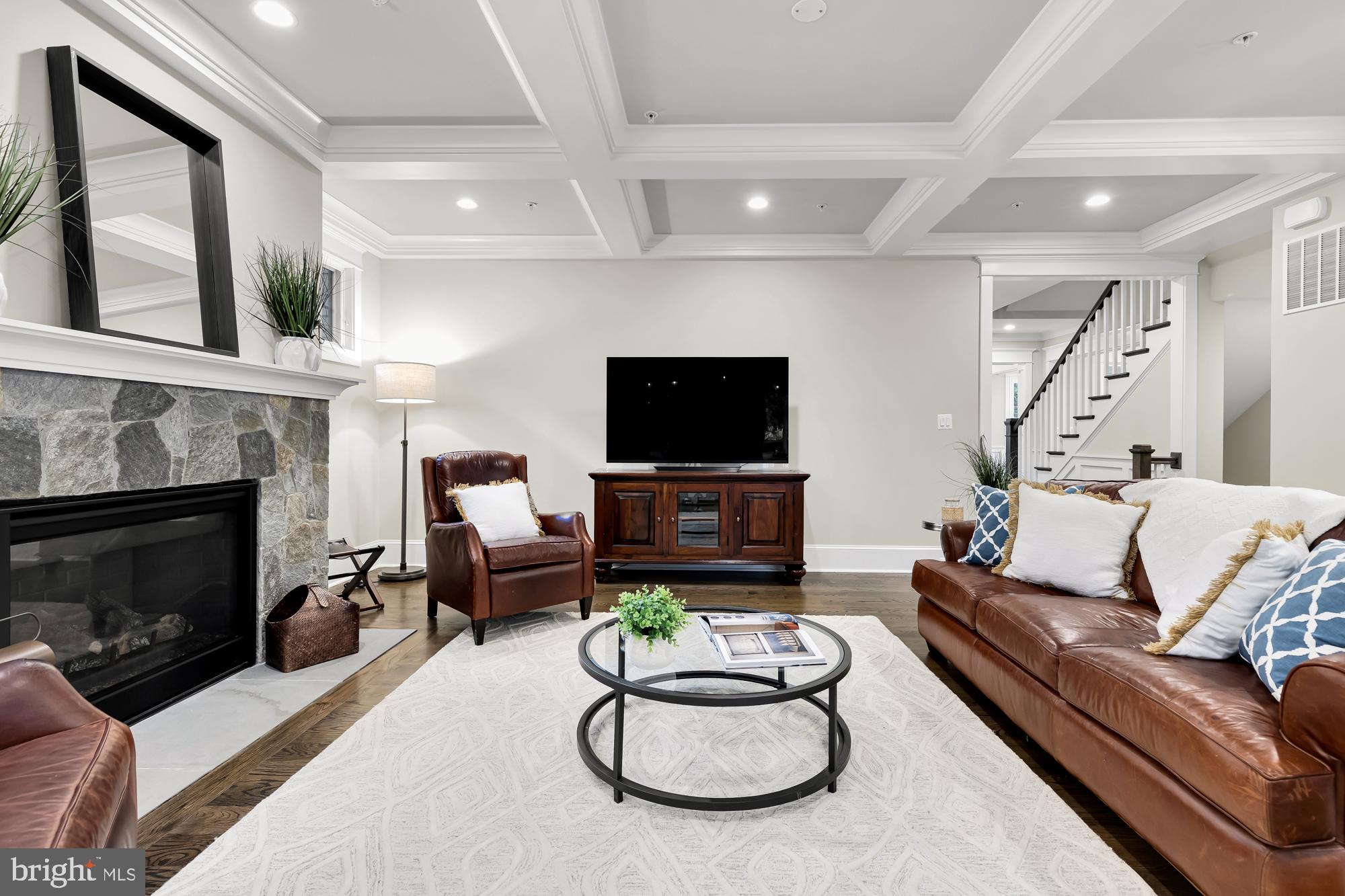 ENGLISH VILLAGE - Residential