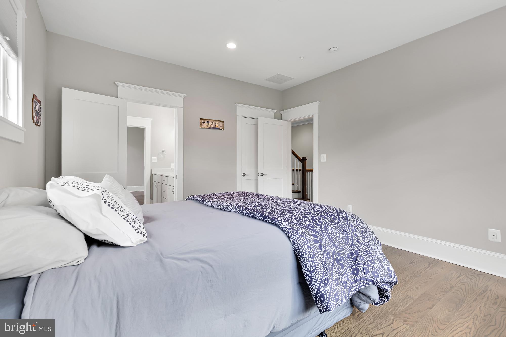 ENGLISH VILLAGE - Residential