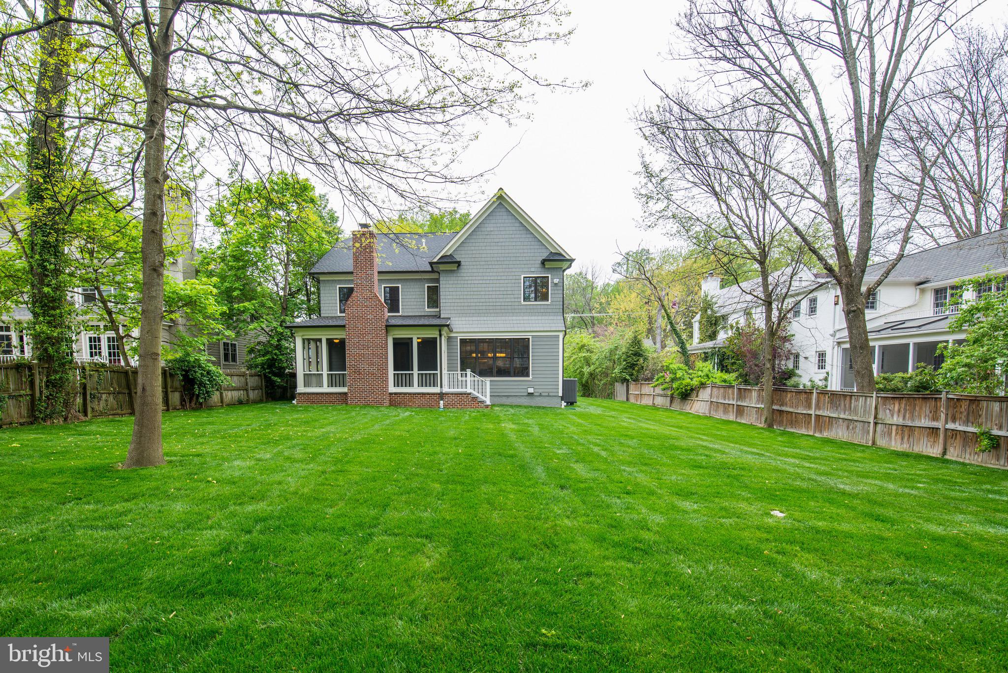 ENGLISH VILLAGE - Residential