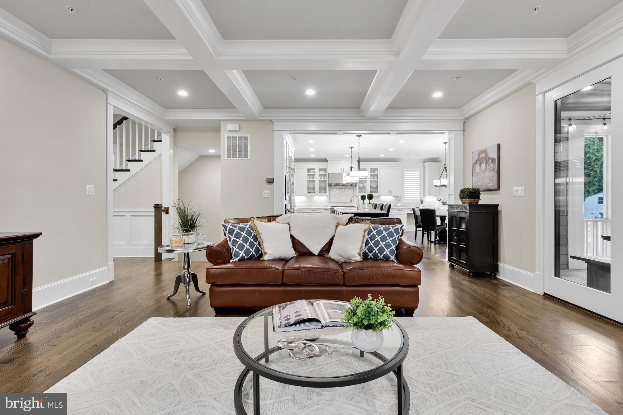 ENGLISH VILLAGE - Residential