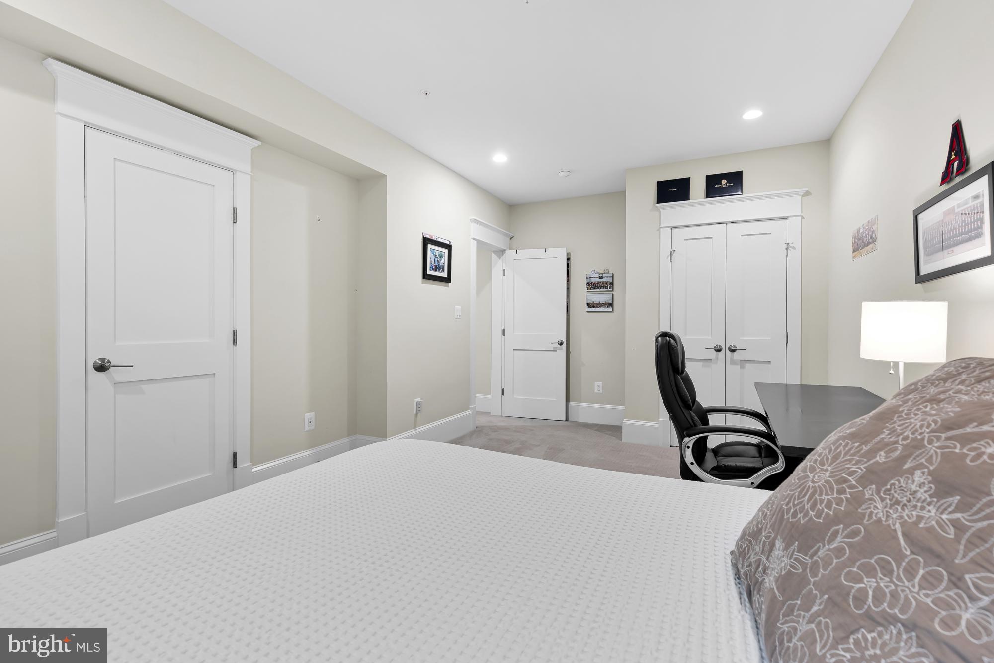 ENGLISH VILLAGE - Residential