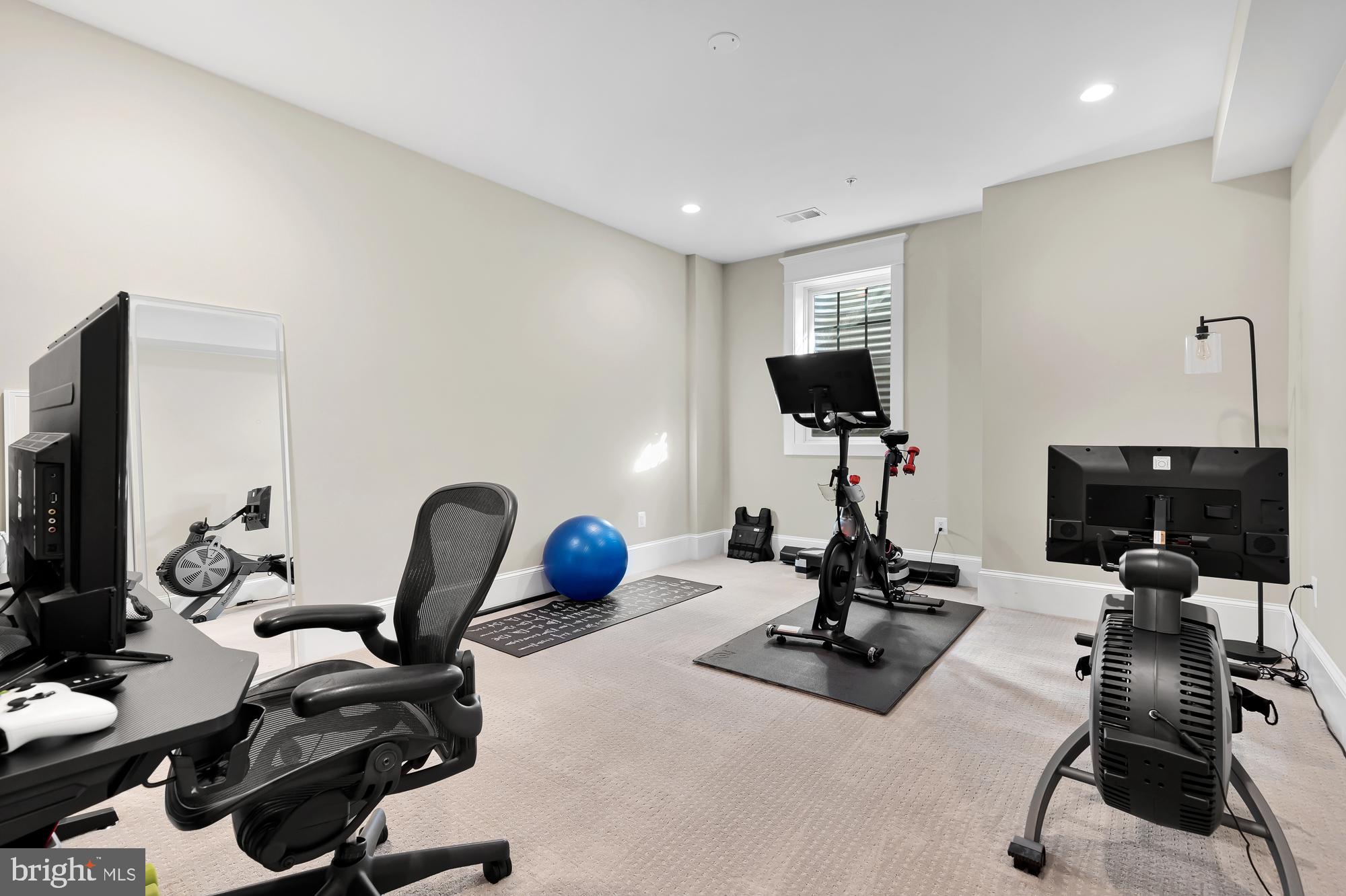 ENGLISH VILLAGE - Residential