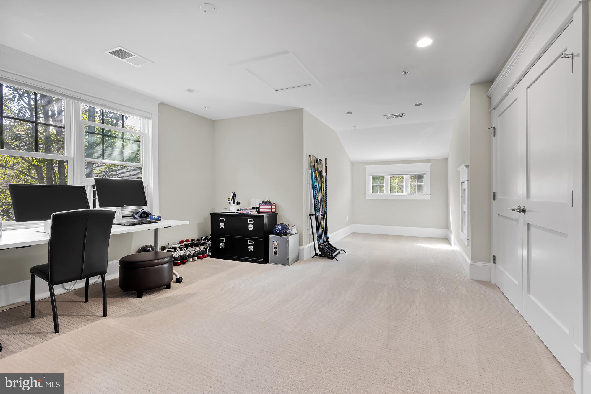 ENGLISH VILLAGE - Residential