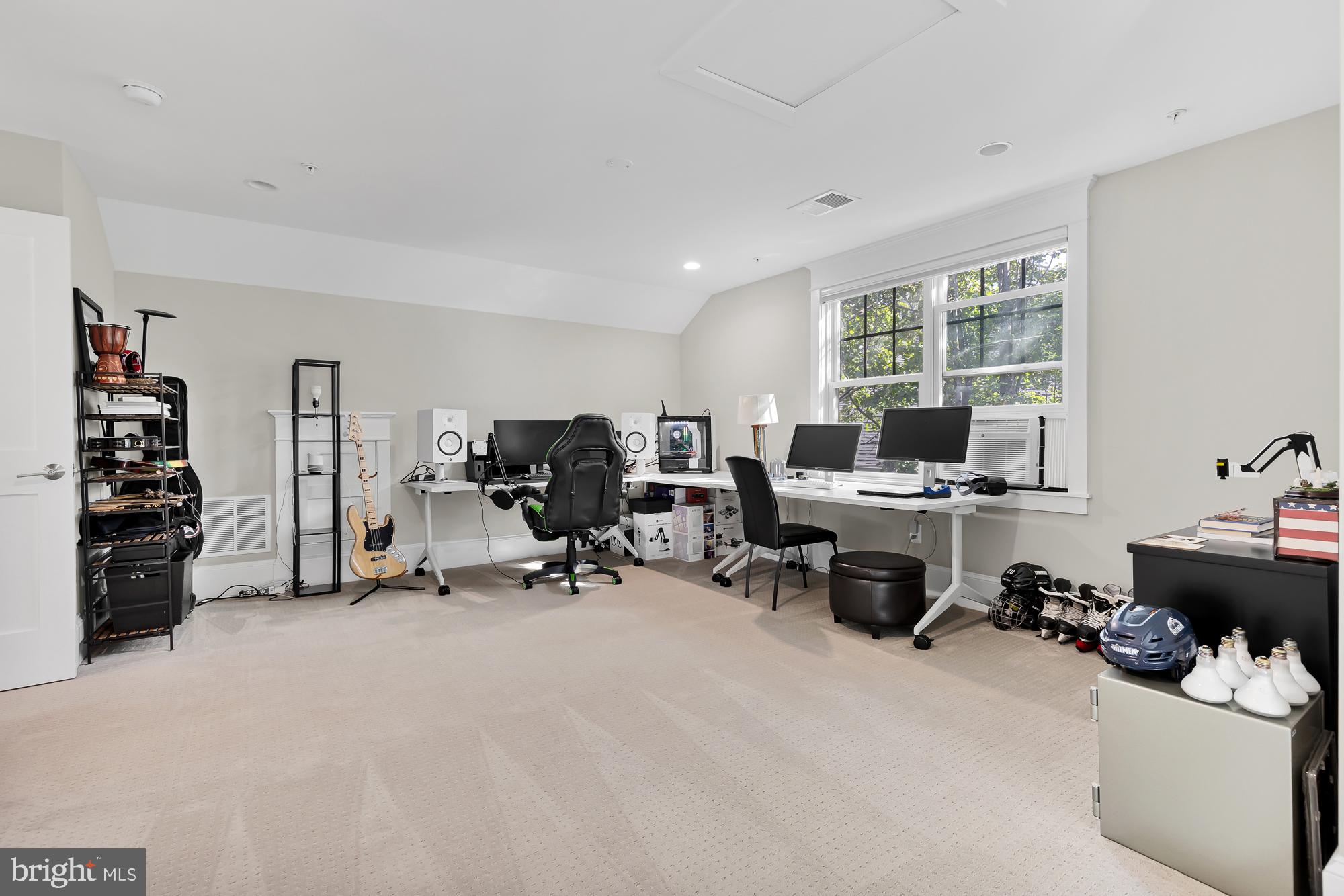 ENGLISH VILLAGE - Residential