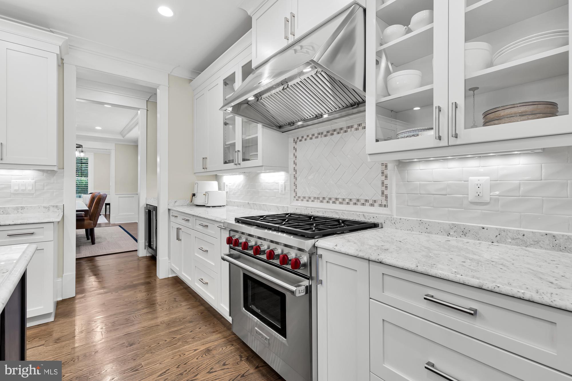 ENGLISH VILLAGE - Residential