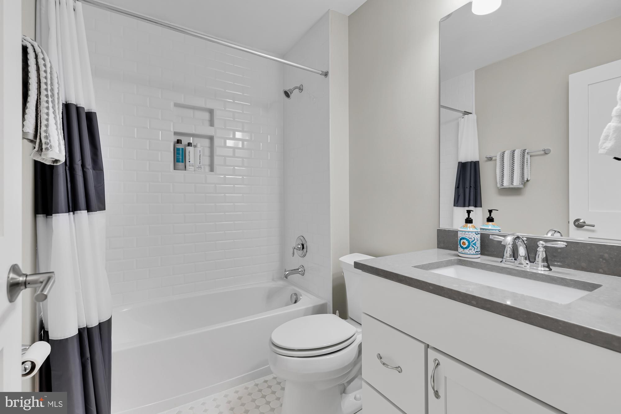 ENGLISH VILLAGE - Residential