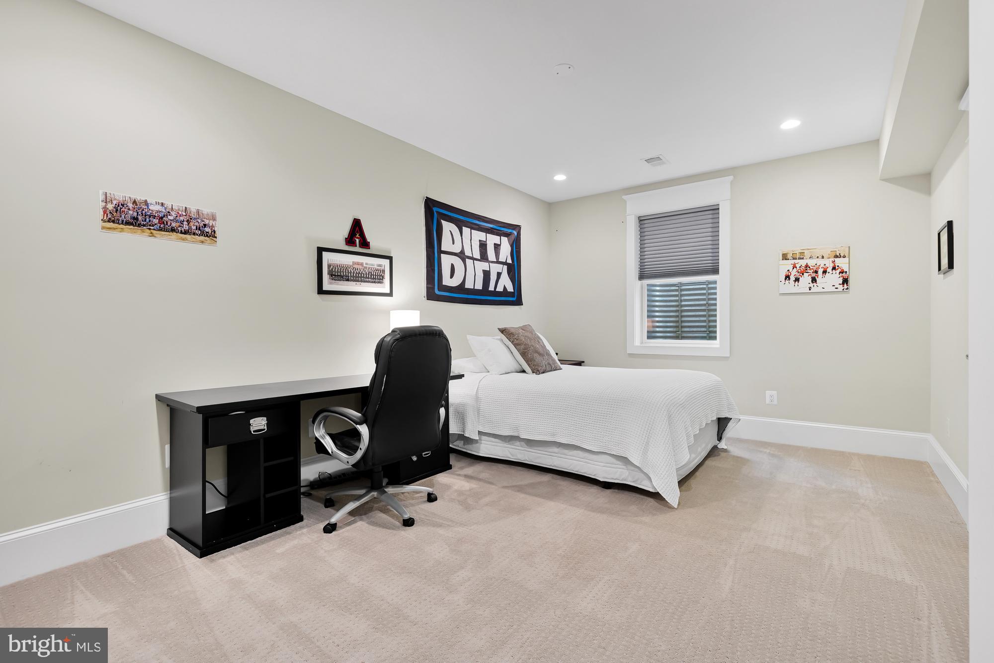 ENGLISH VILLAGE - Residential