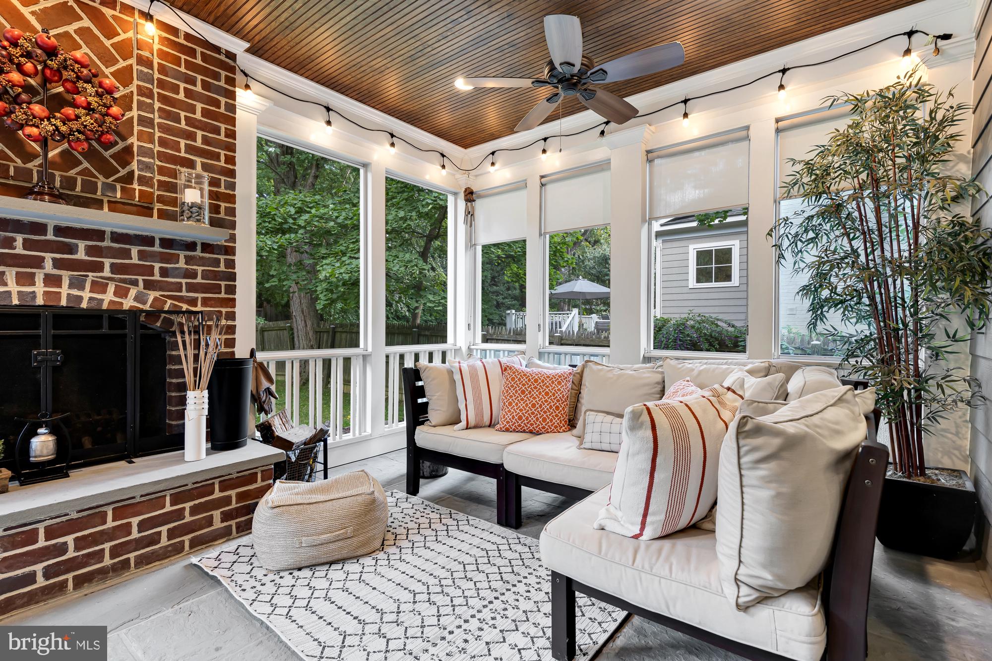 ENGLISH VILLAGE - Residential