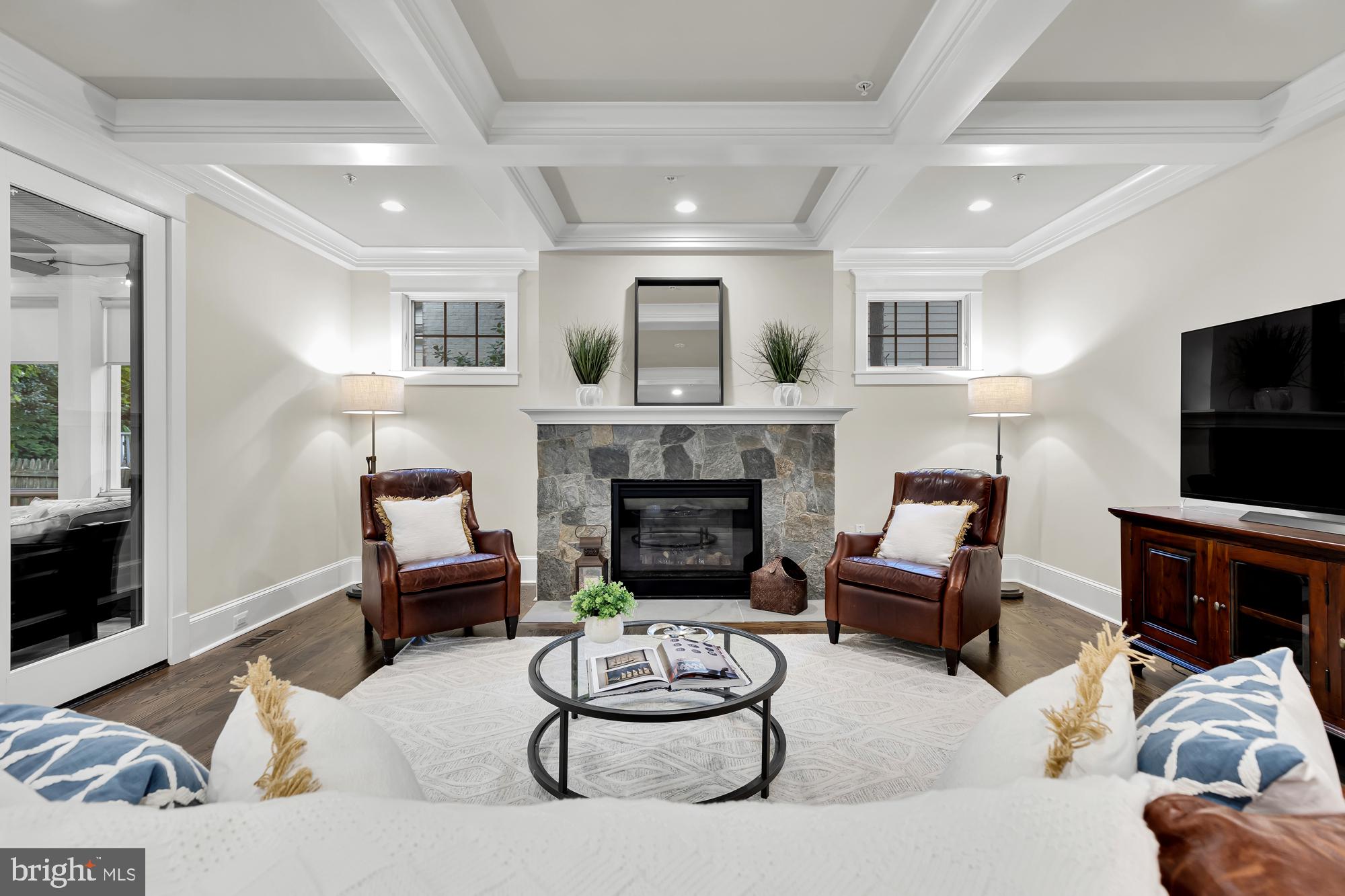 ENGLISH VILLAGE - Residential