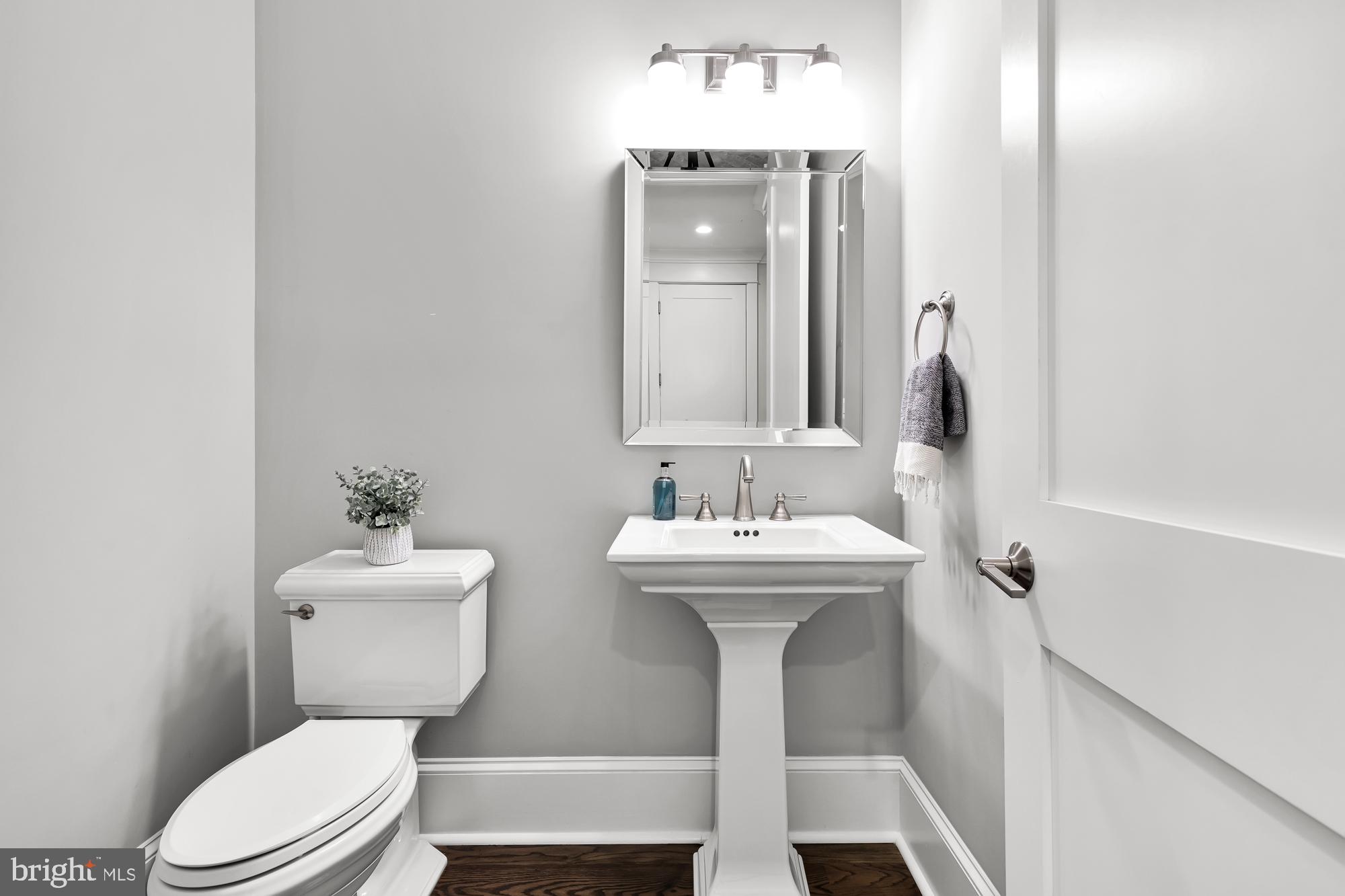 ENGLISH VILLAGE - Residential