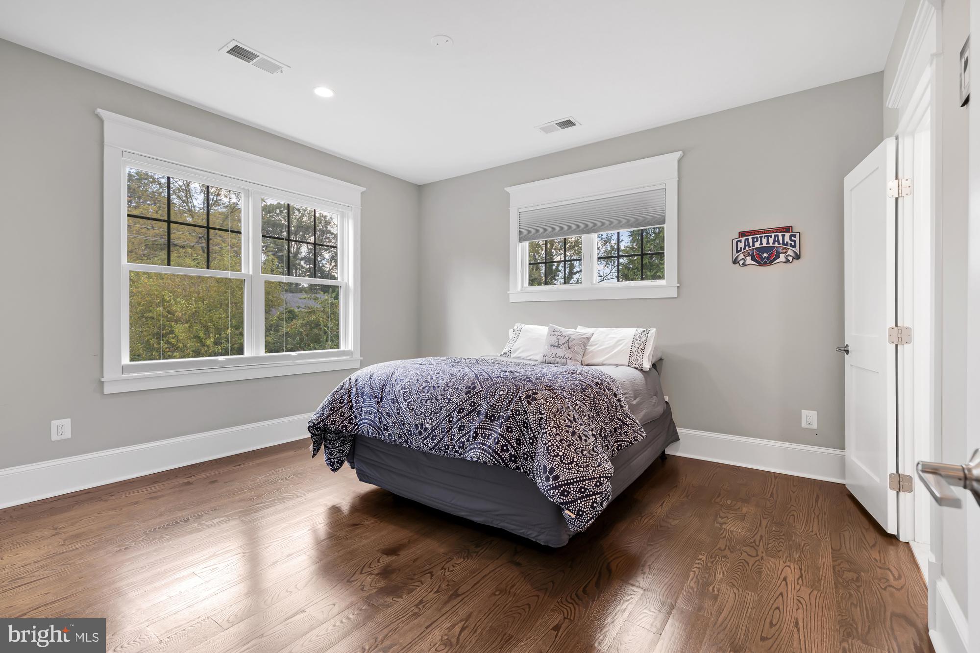 ENGLISH VILLAGE - Residential